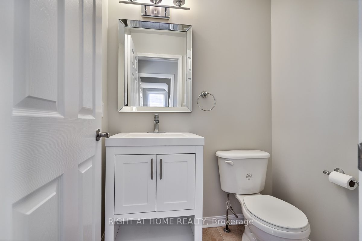 2349 Falkland Crescent