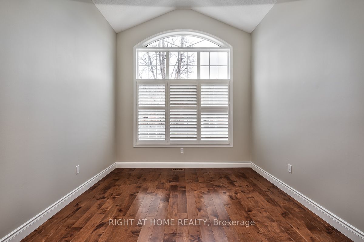 2349 Falkland Crescent