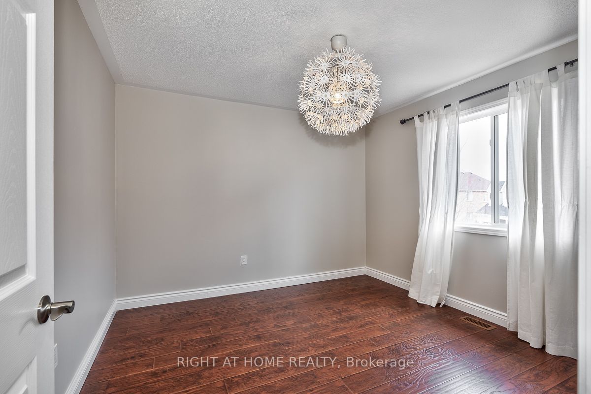 2349 Falkland Crescent