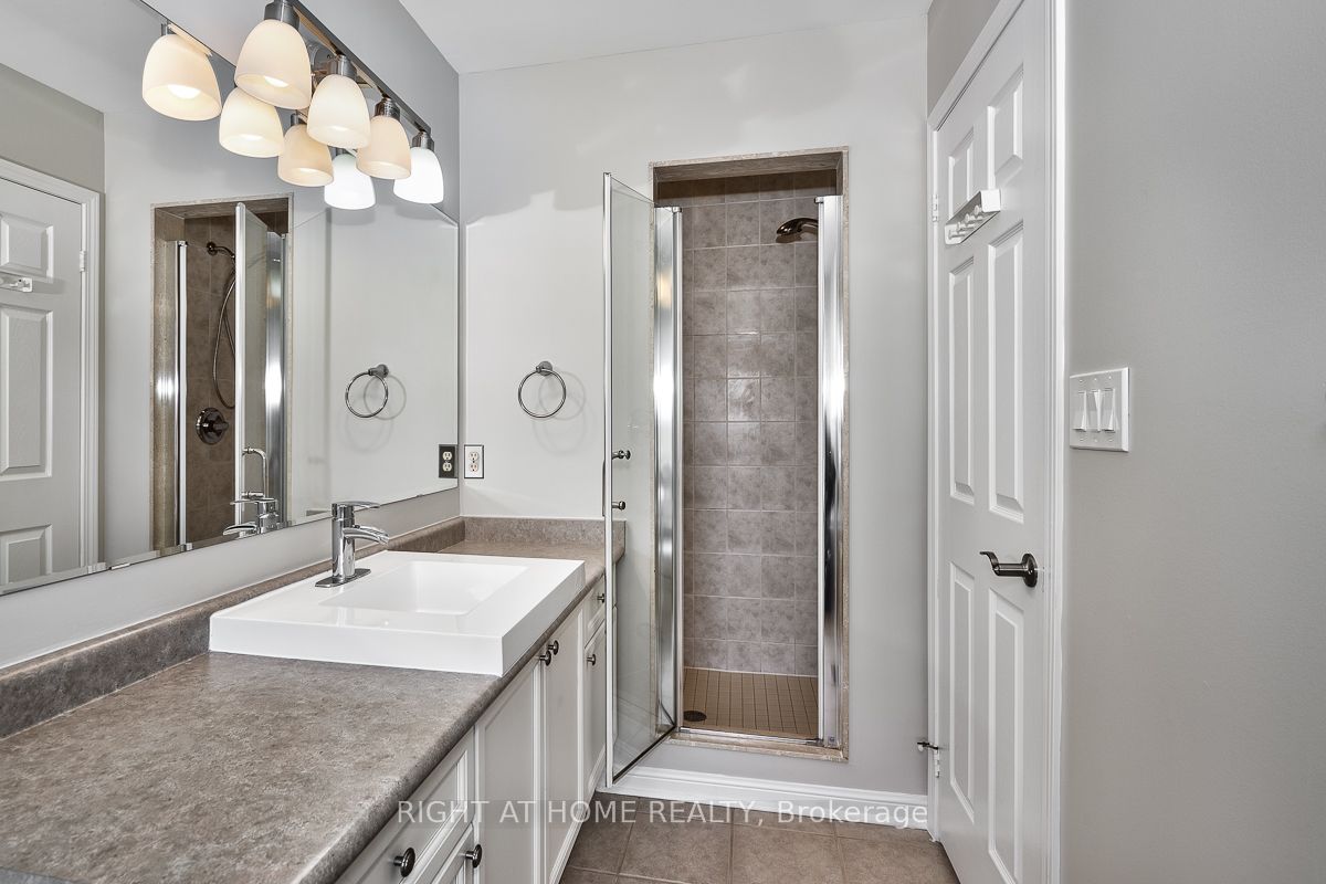 2349 Falkland Crescent