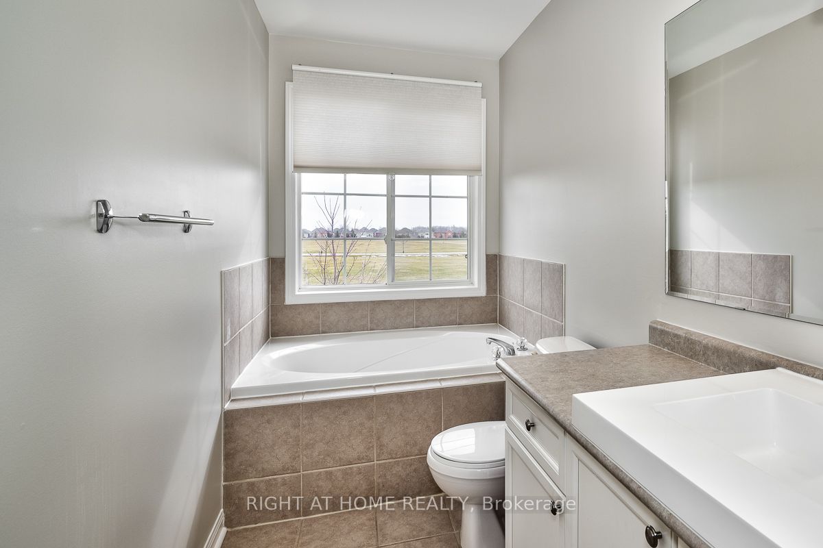 2349 Falkland Crescent