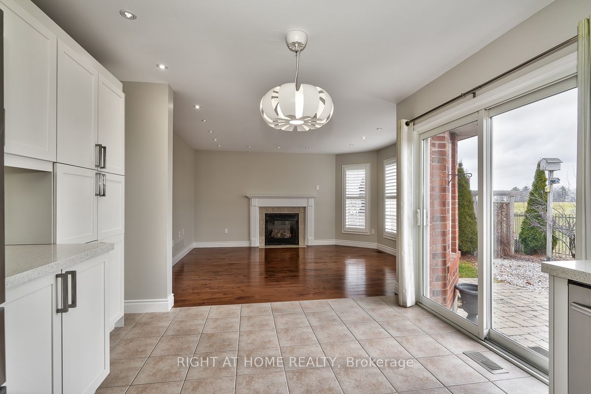 2349 Falkland Crescent