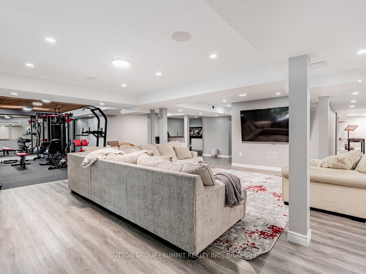 54 Viewmount Crescent