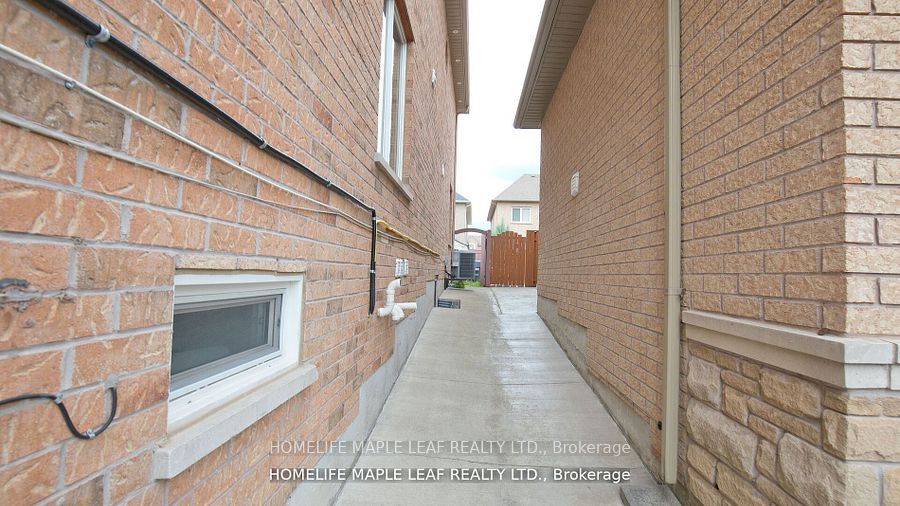 44 Eaglesprings Crescent