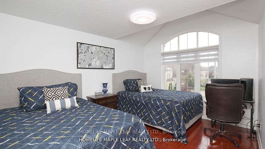 44 Eaglesprings Crescent