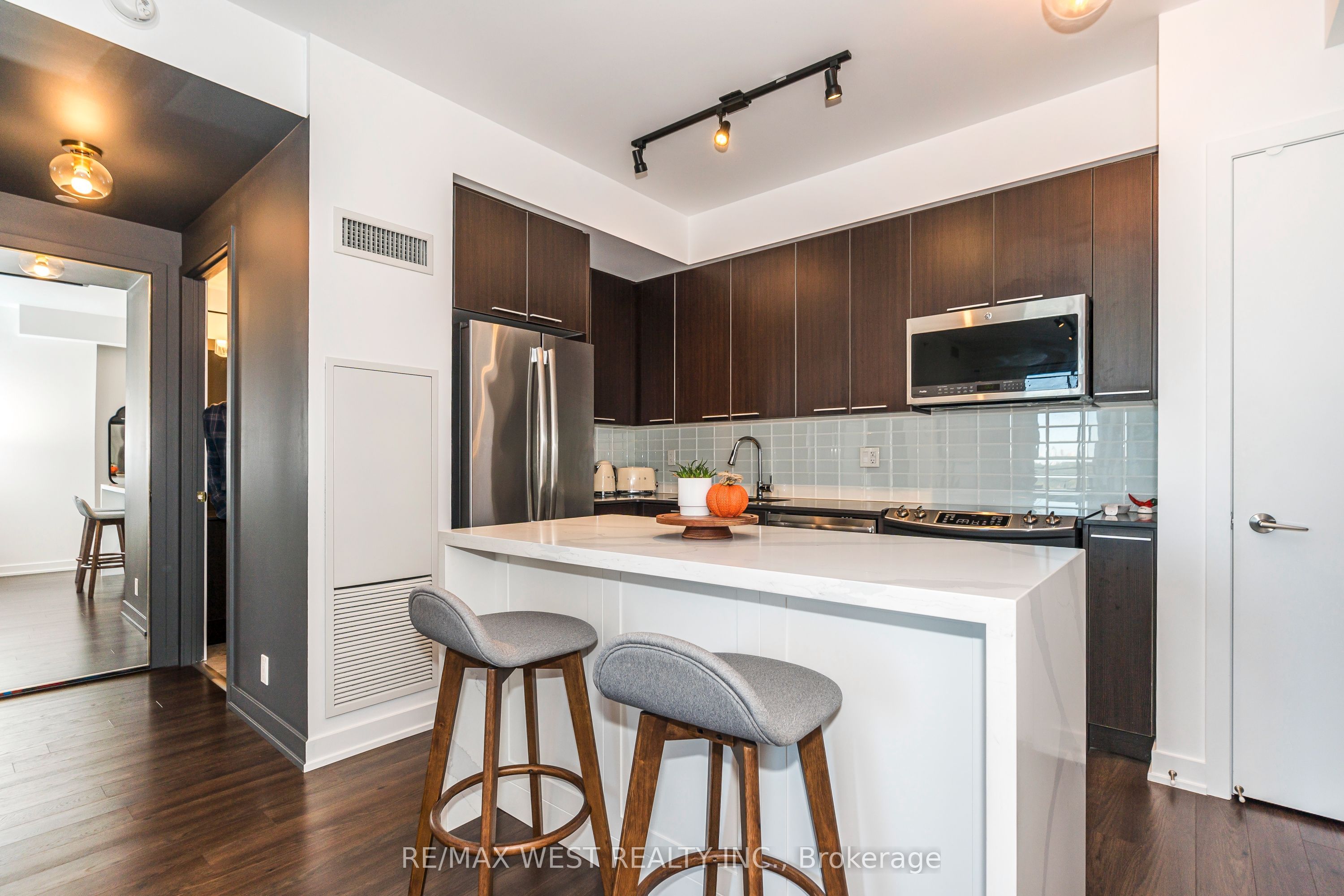 10 Park Lawn Road #1705