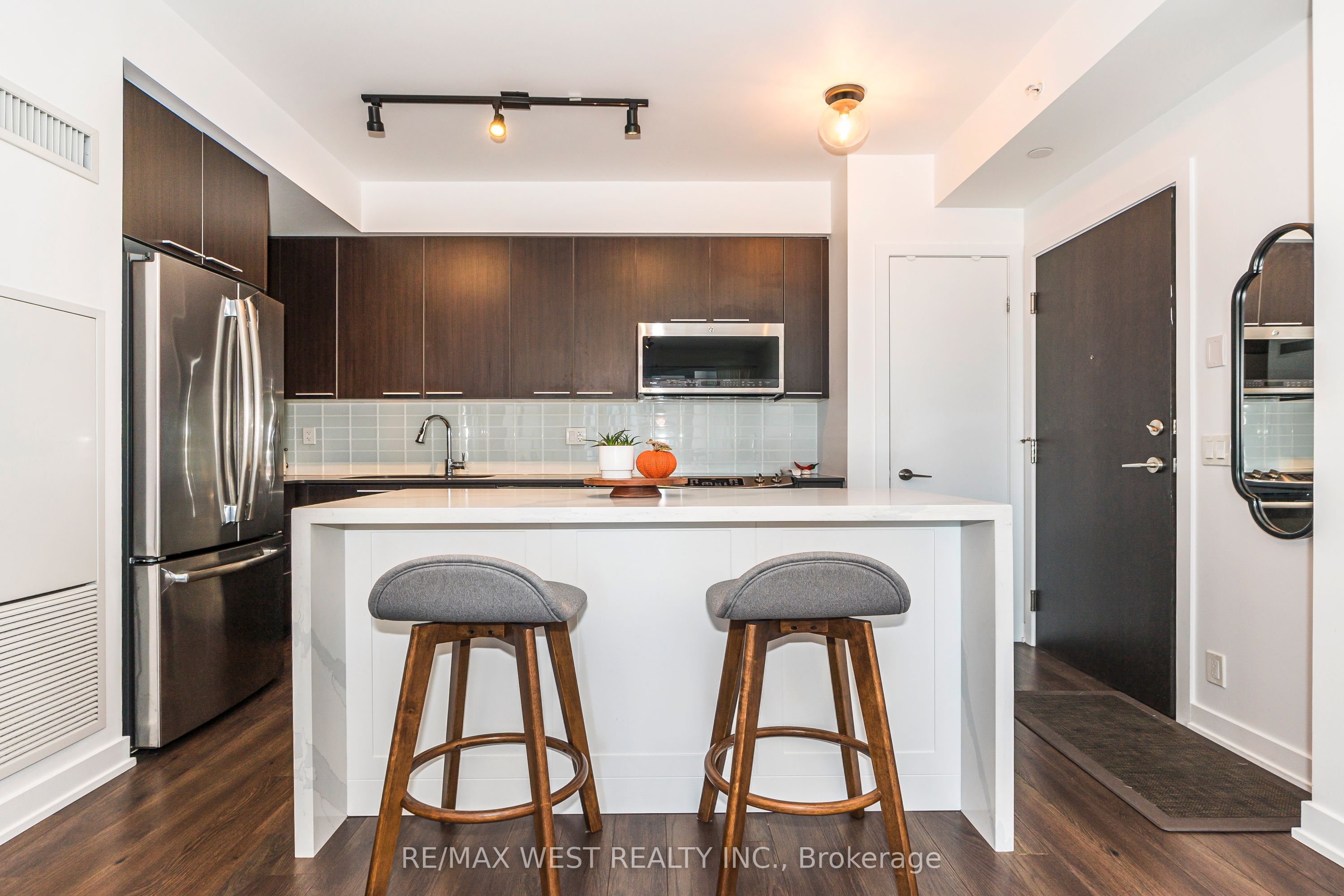 10 Park Lawn Road #1705