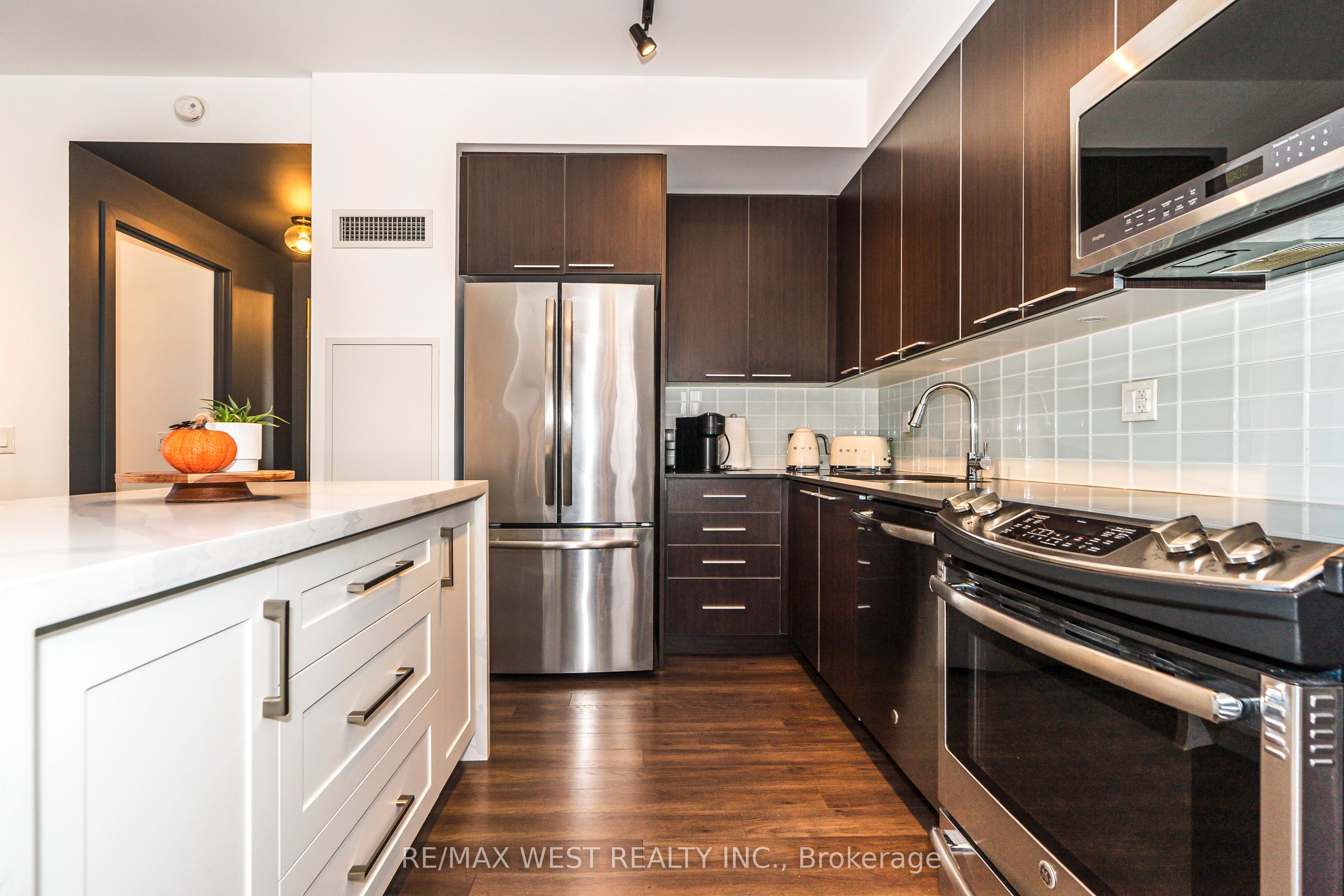 10 Park Lawn Road #1705