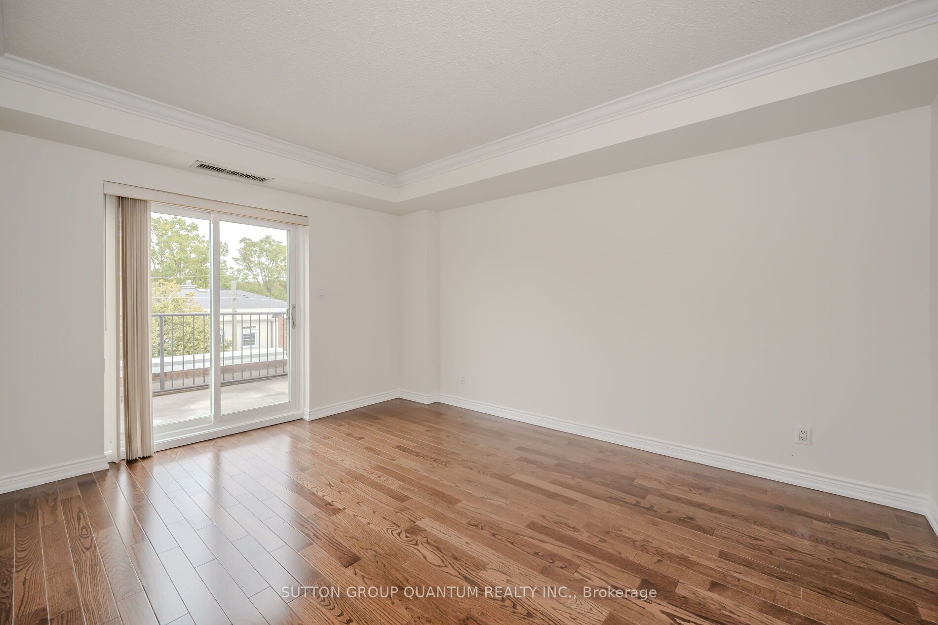 151 Robinson Street #401