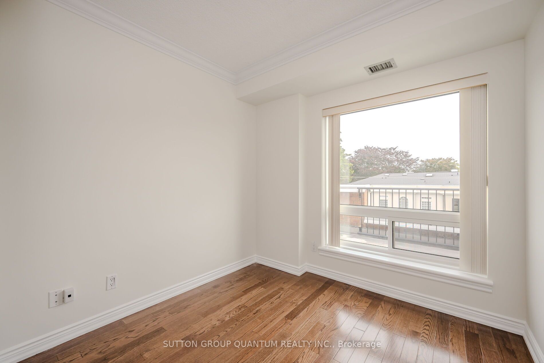 151 Robinson Street #401