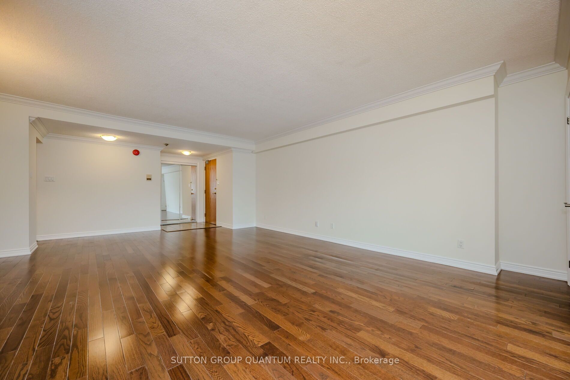 151 Robinson Street #401