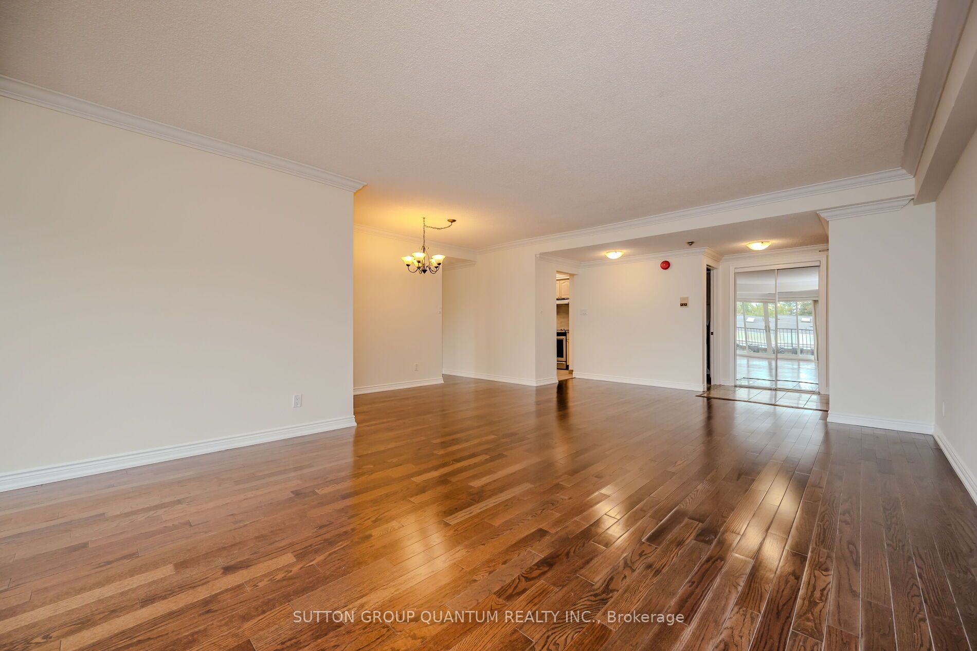 151 Robinson Street #401