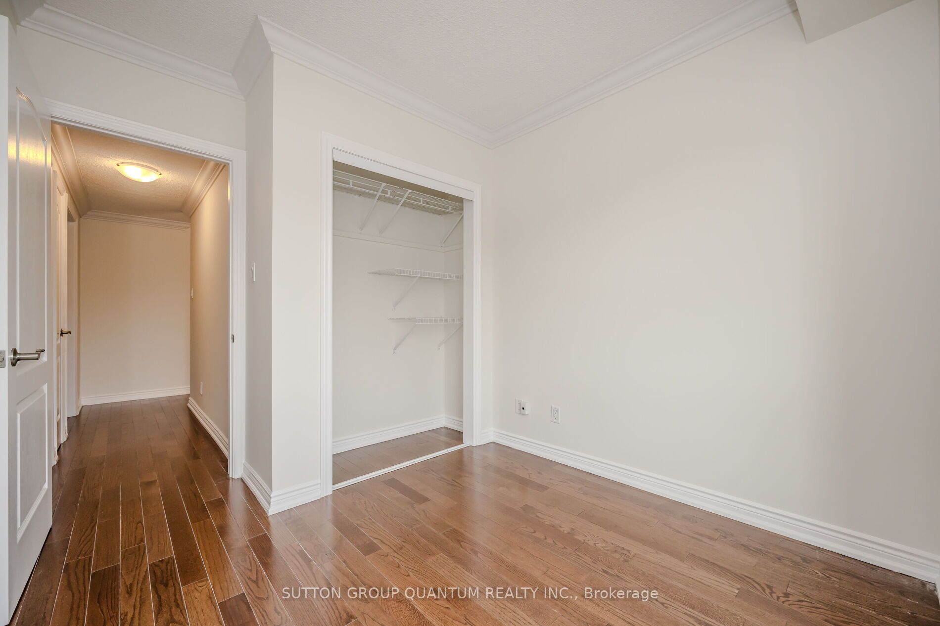 151 Robinson Street #401