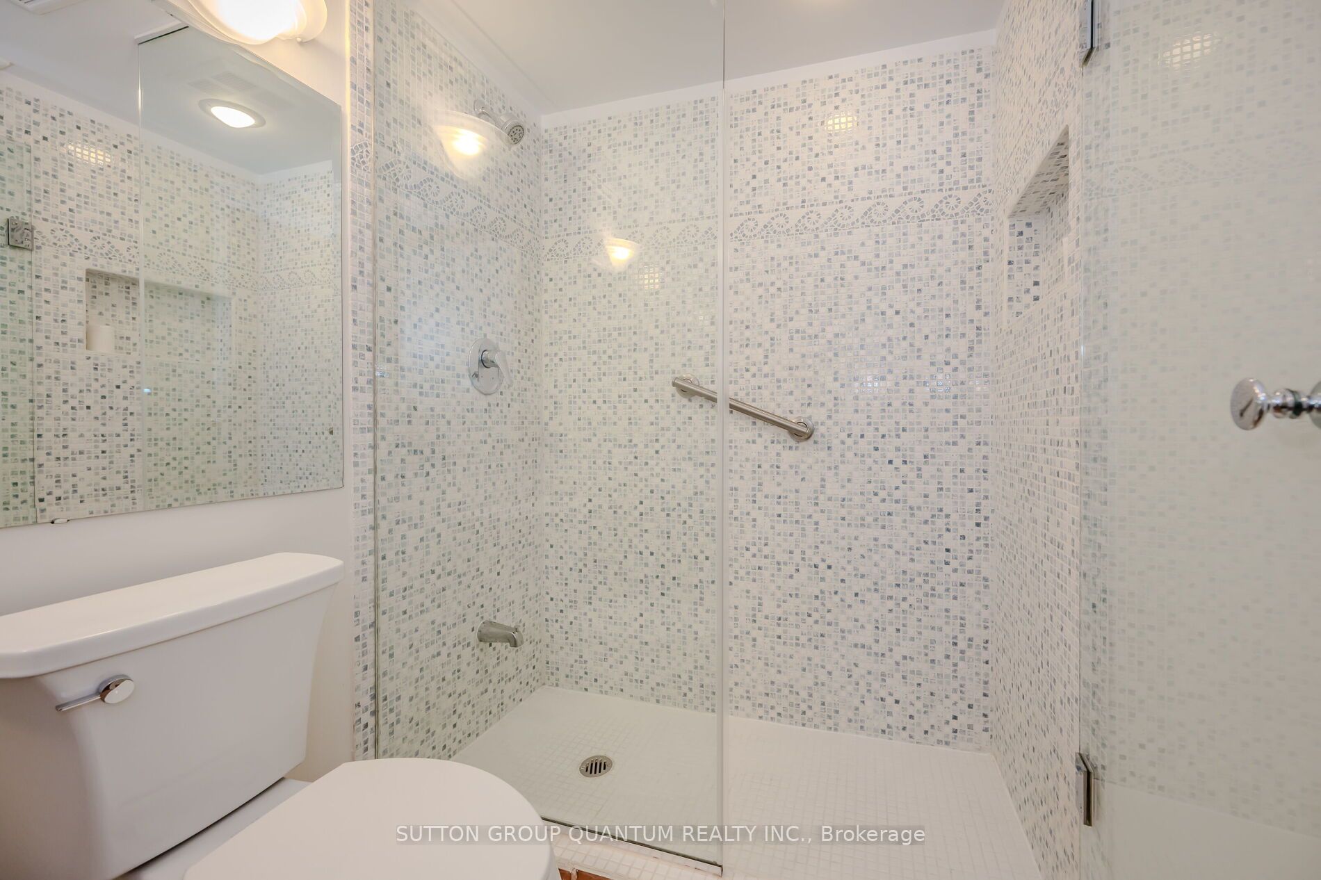 151 Robinson Street #401