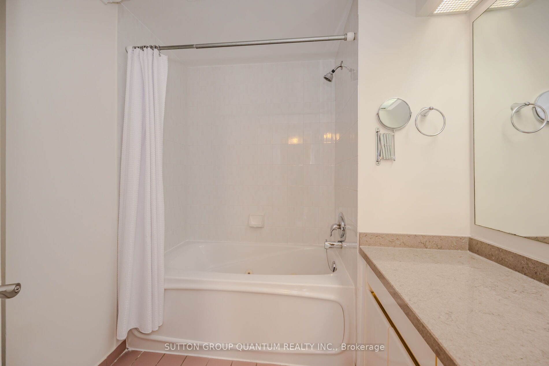 151 Robinson Street #401