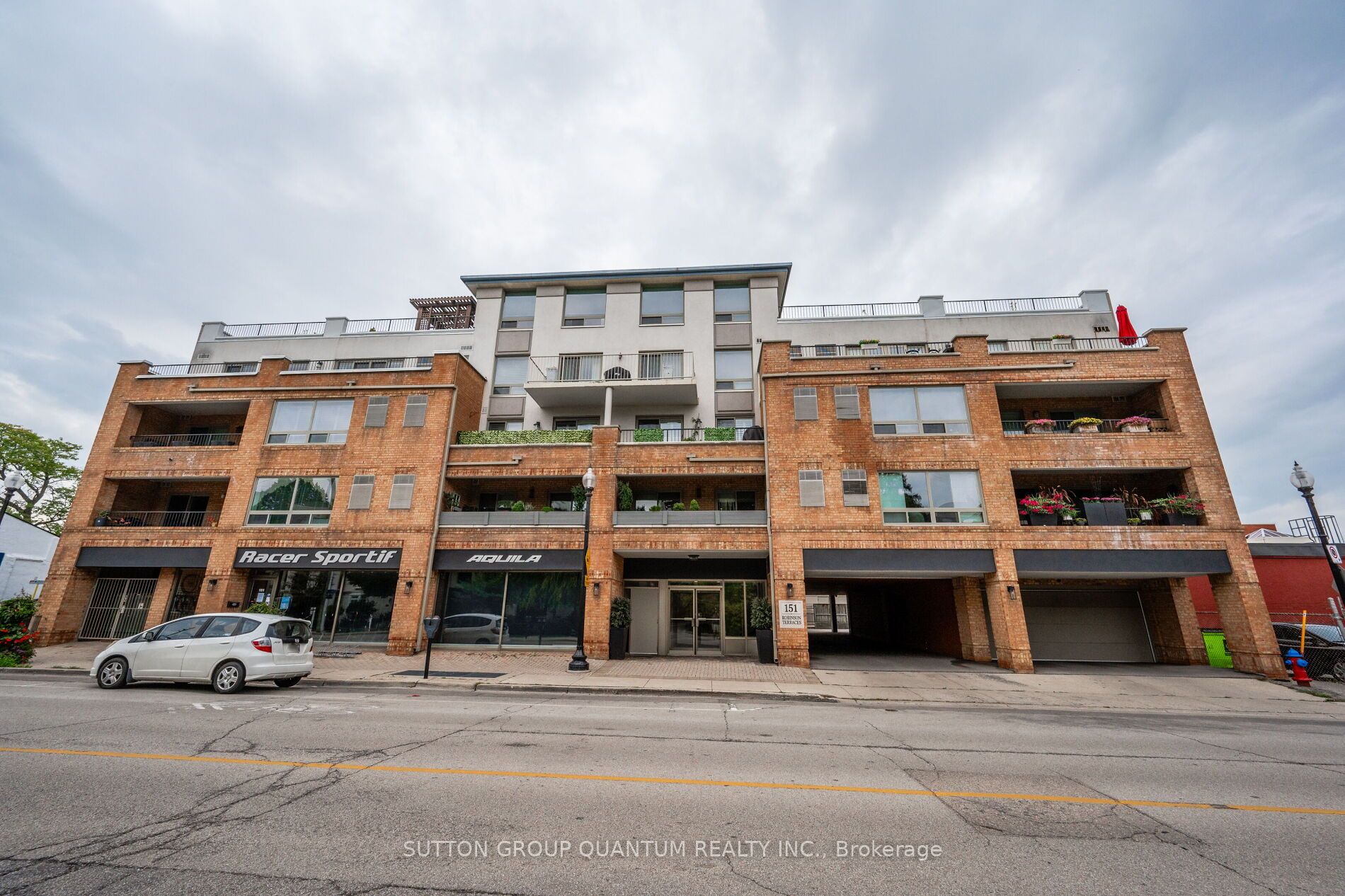 151 Robinson Street #401