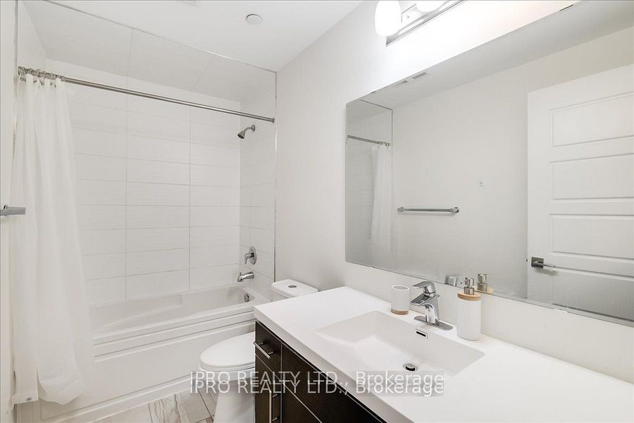 3028 Creekshore Common, #111