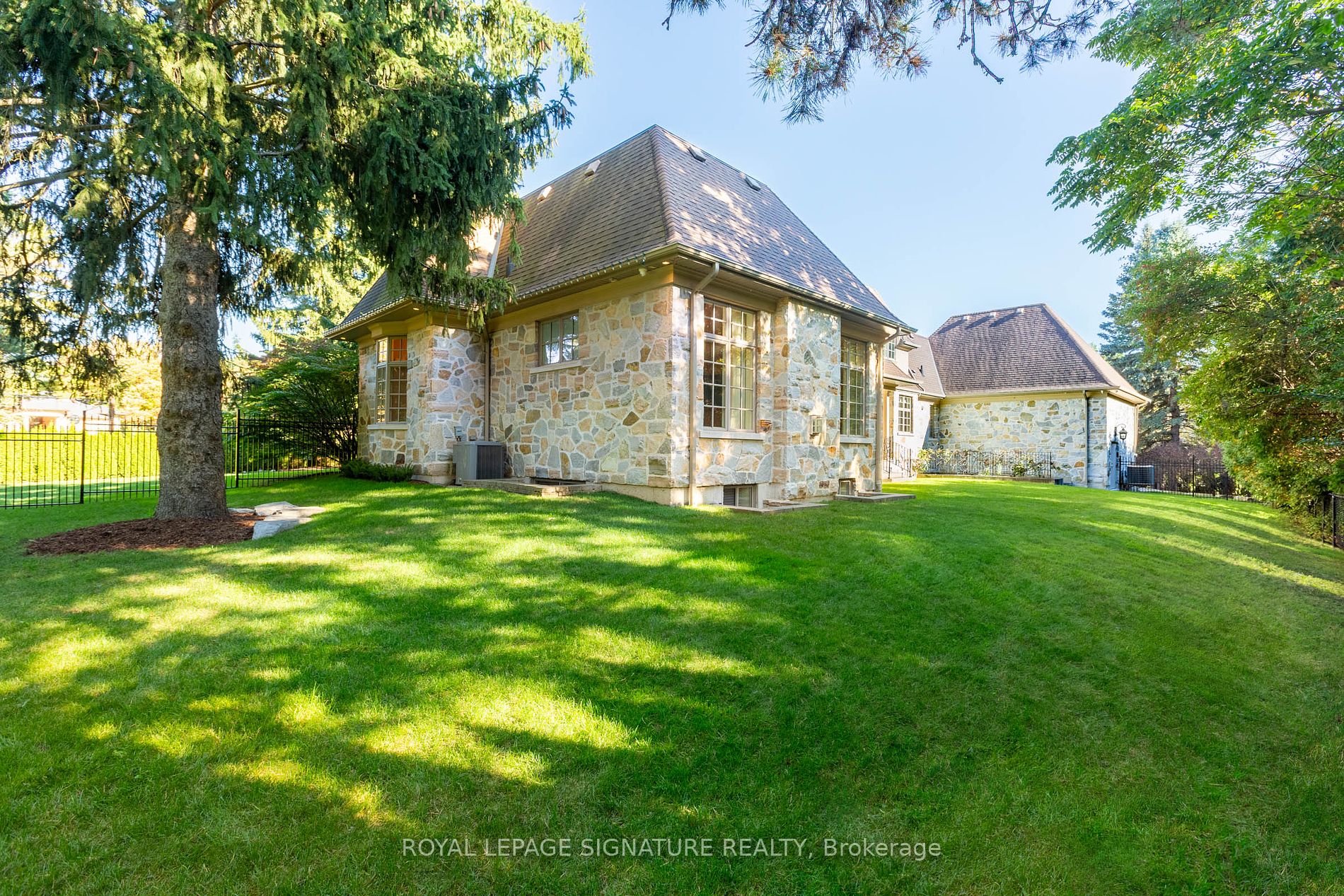 1161 Tecumseh Park Drive