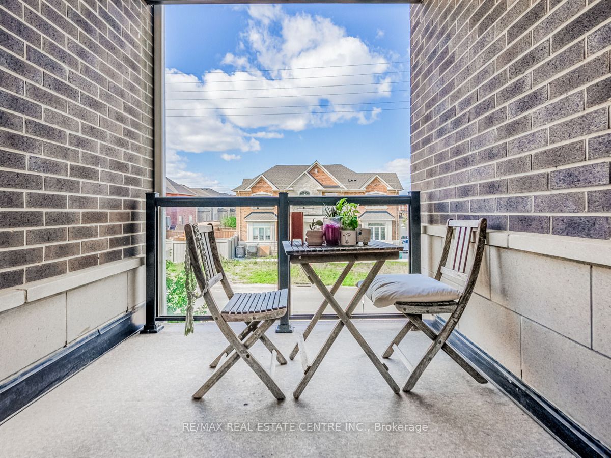 128 Burnhamthorpe Road E