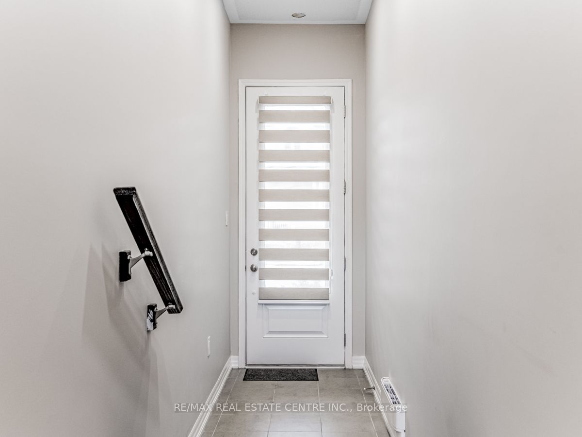 128 Burnhamthorpe Road E