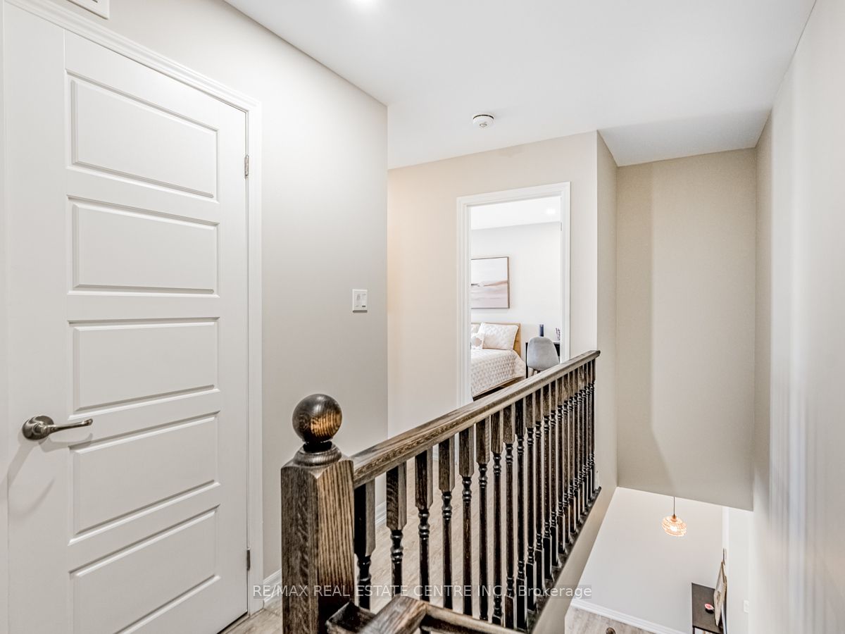 128 Burnhamthorpe Road E