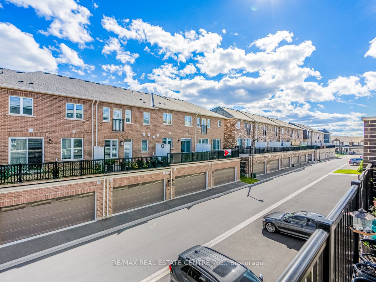 128 Burnhamthorpe Road E