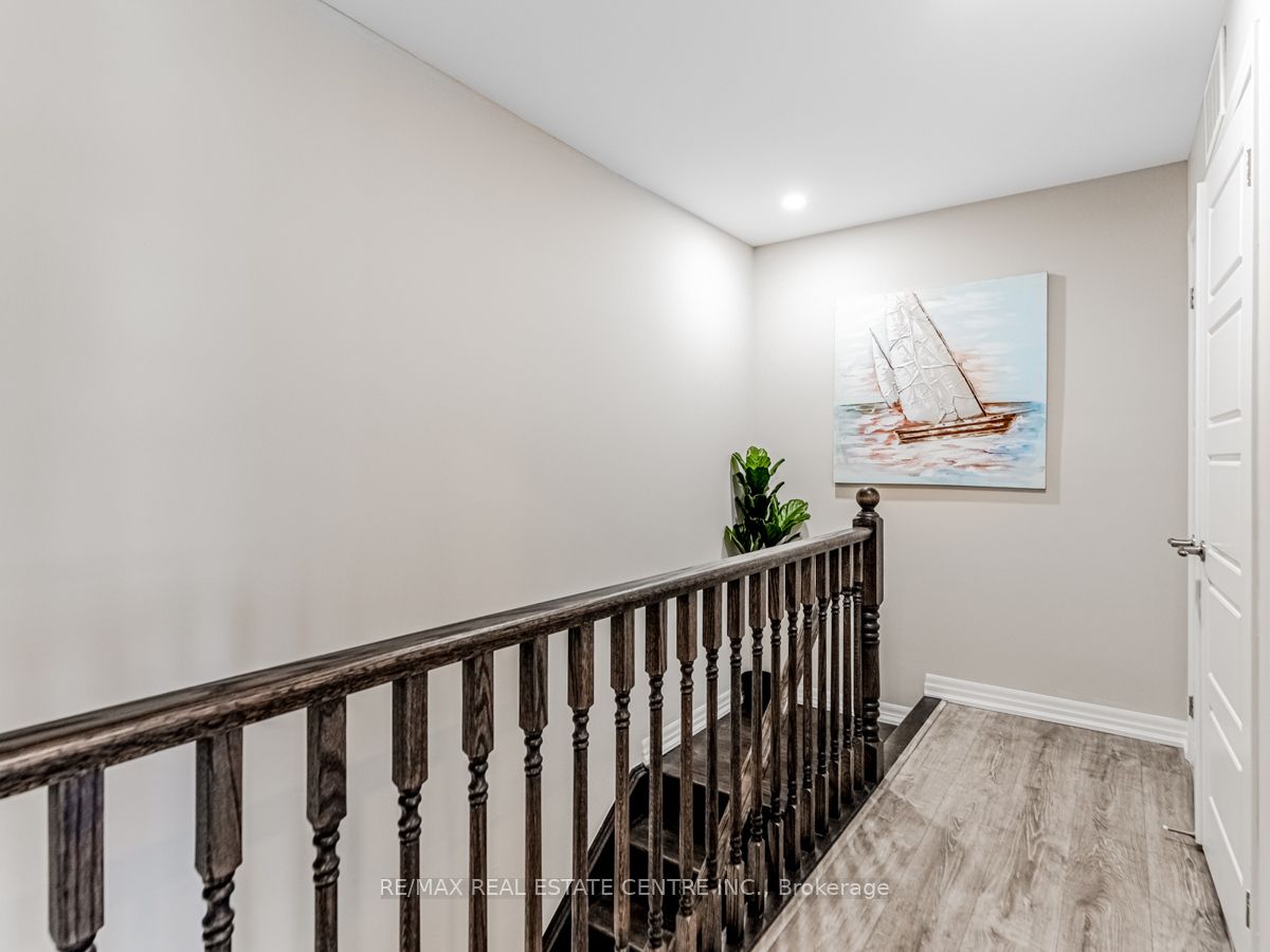 128 Burnhamthorpe Road E