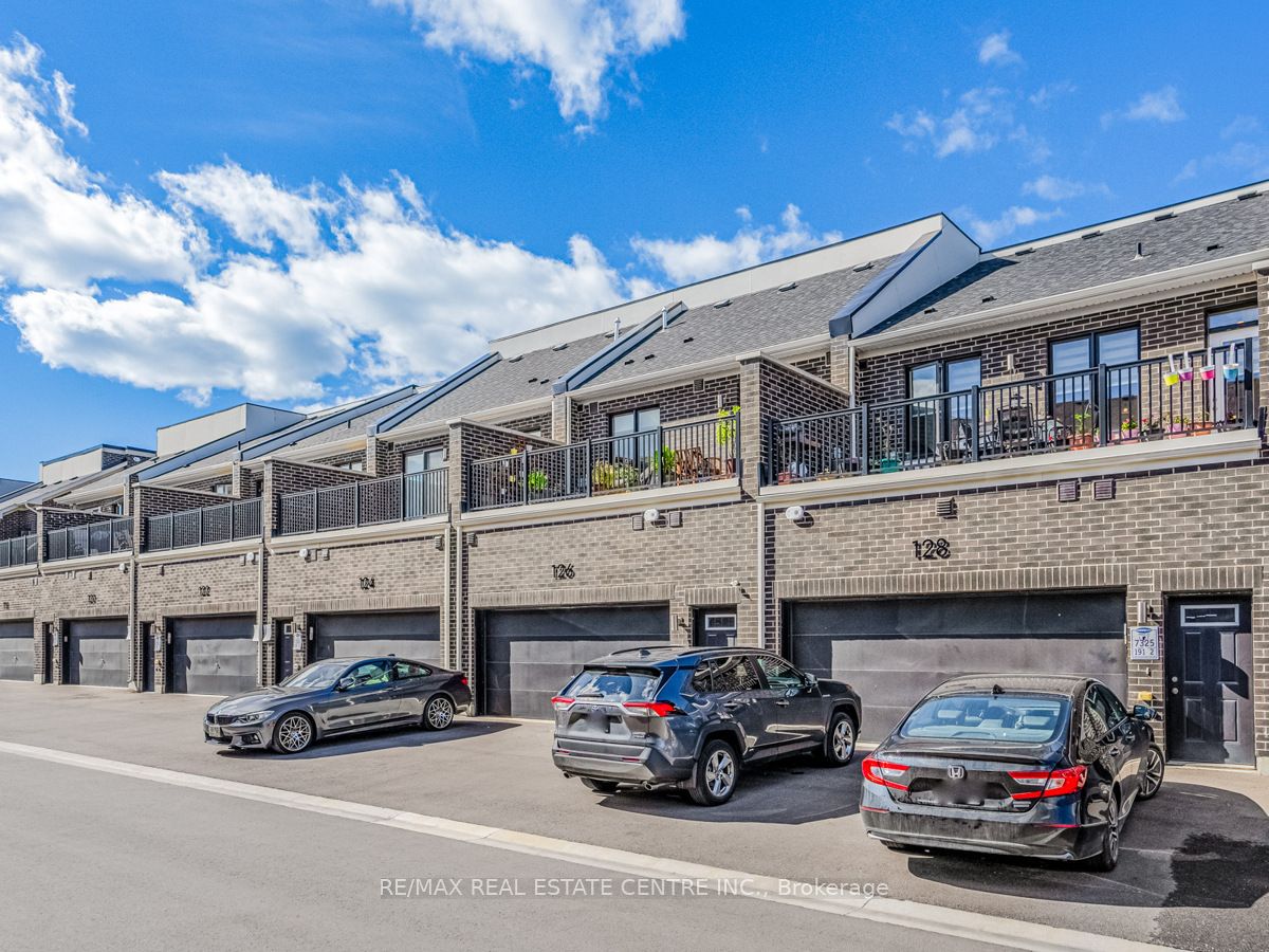128 Burnhamthorpe Road E