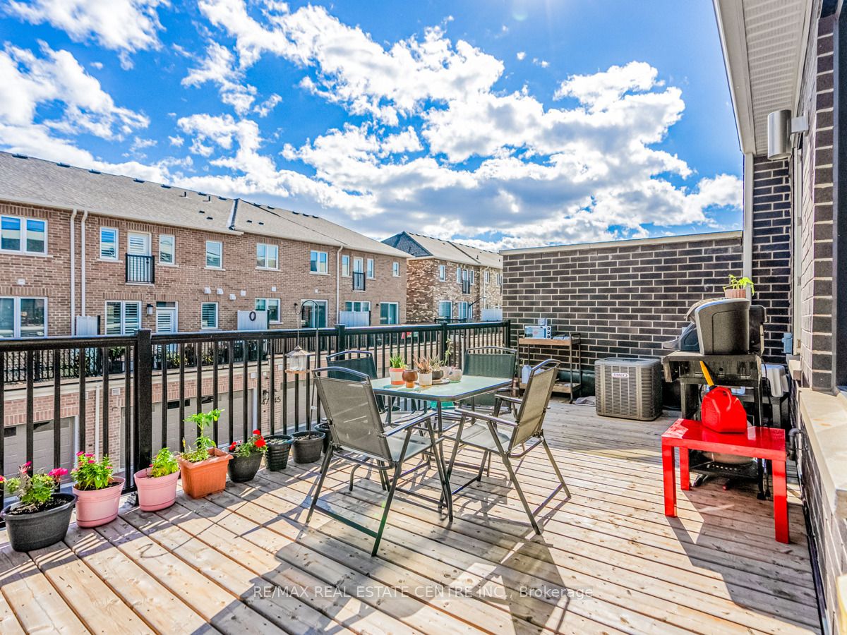 128 Burnhamthorpe Road E