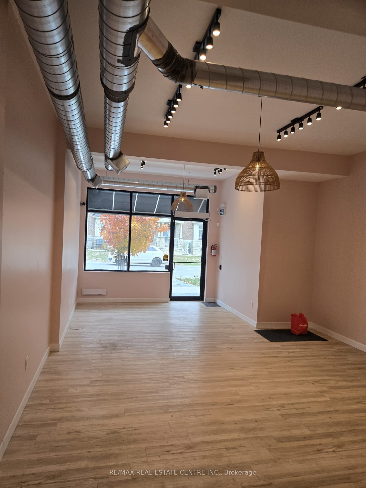 128 Burnhamthorpe Road E