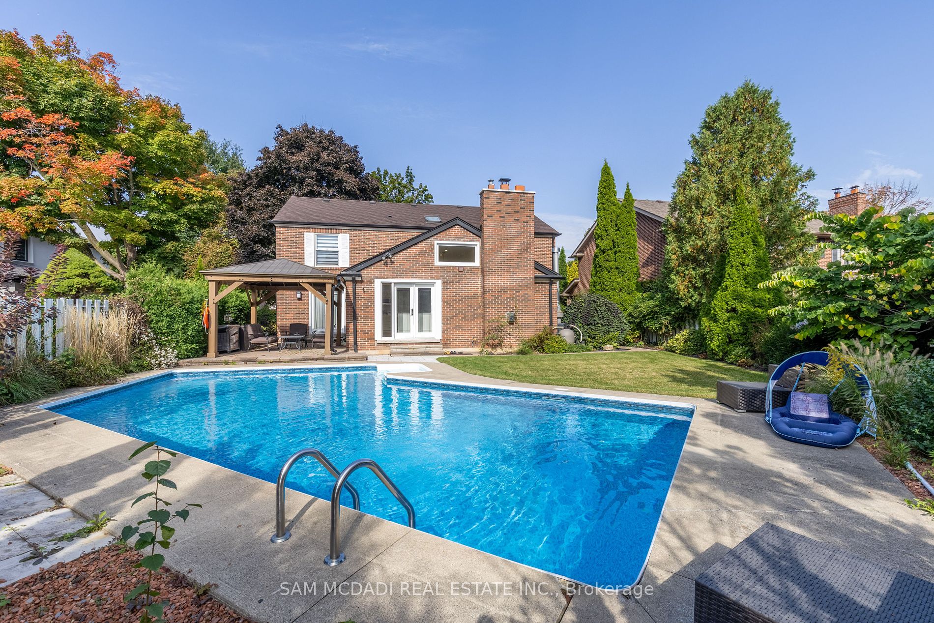 1882 Sherwood Forrest Circle