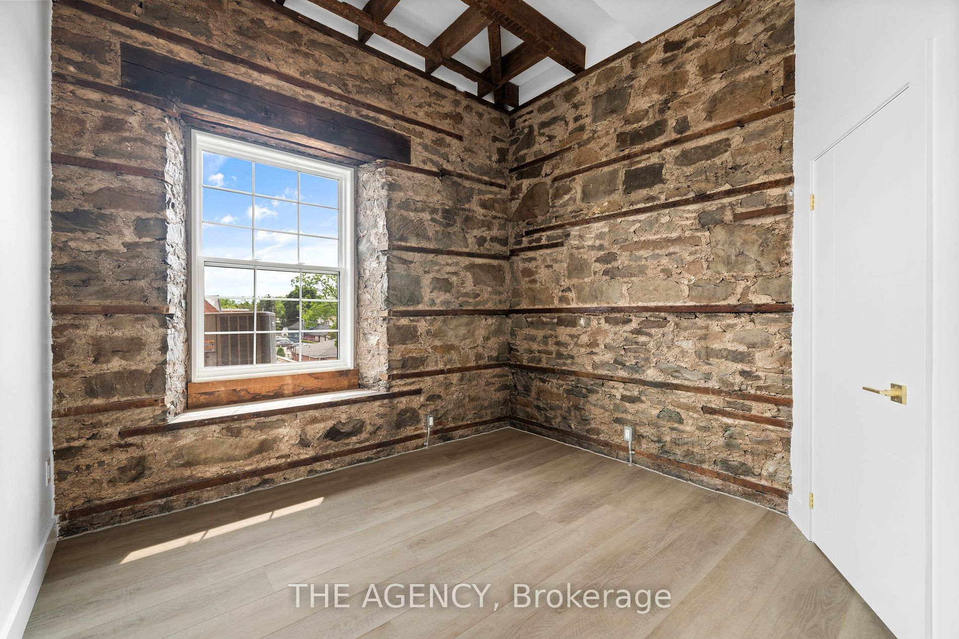 163 Main Street E #303