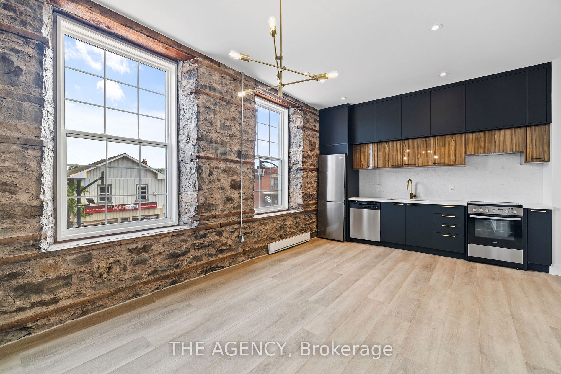 163 Main Street E #303