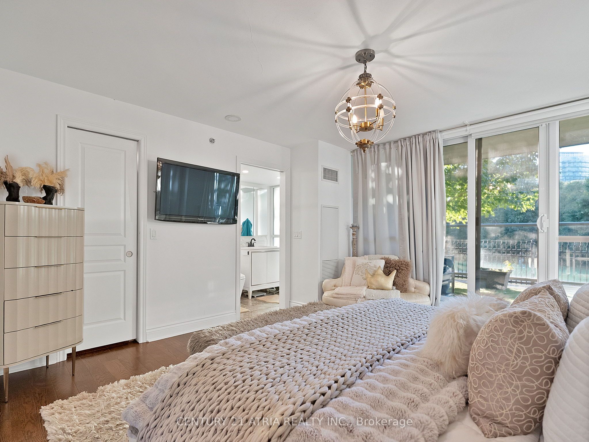 2230 Lake Shore Boulevard W #107