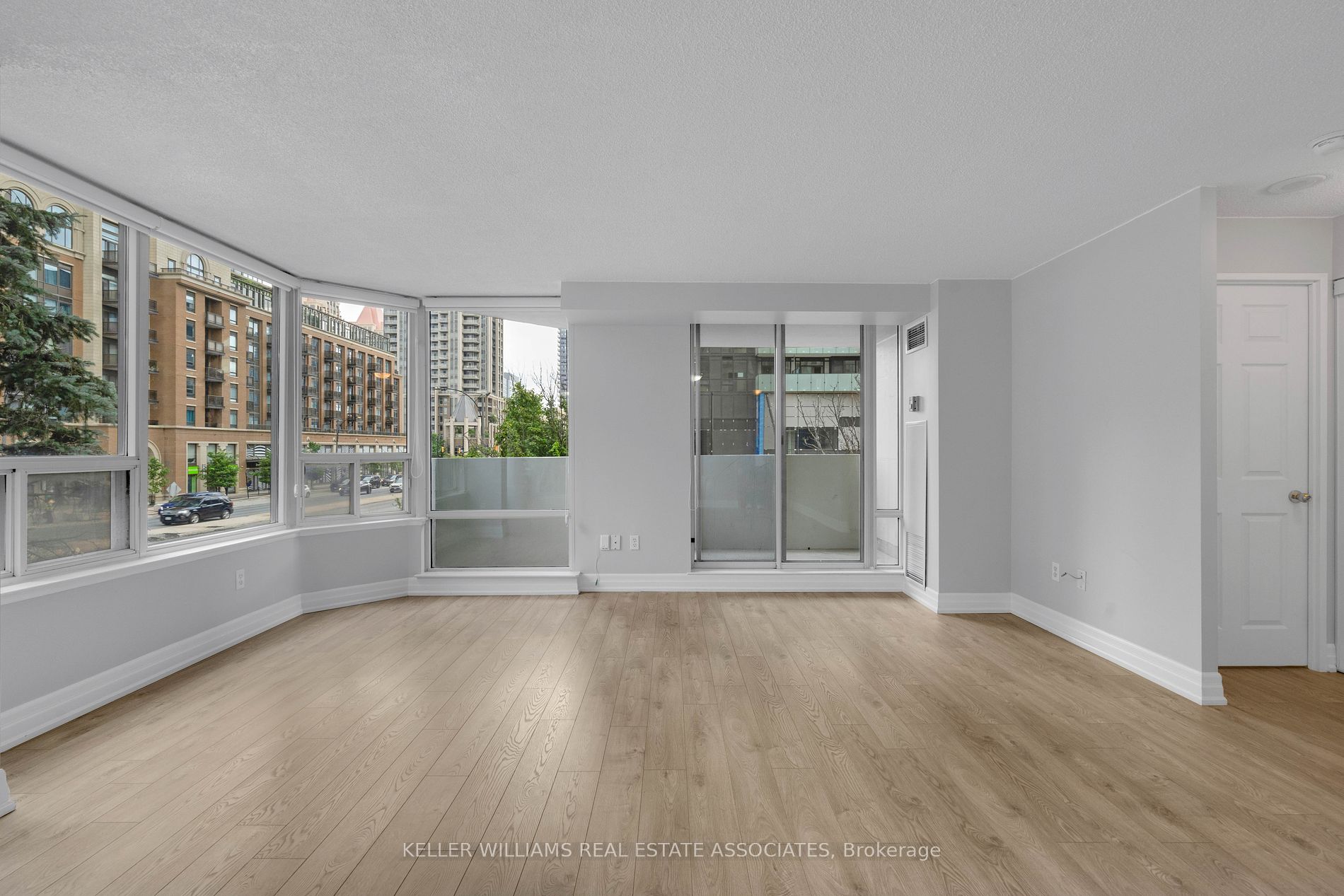 330 Rathburn Road W, #208