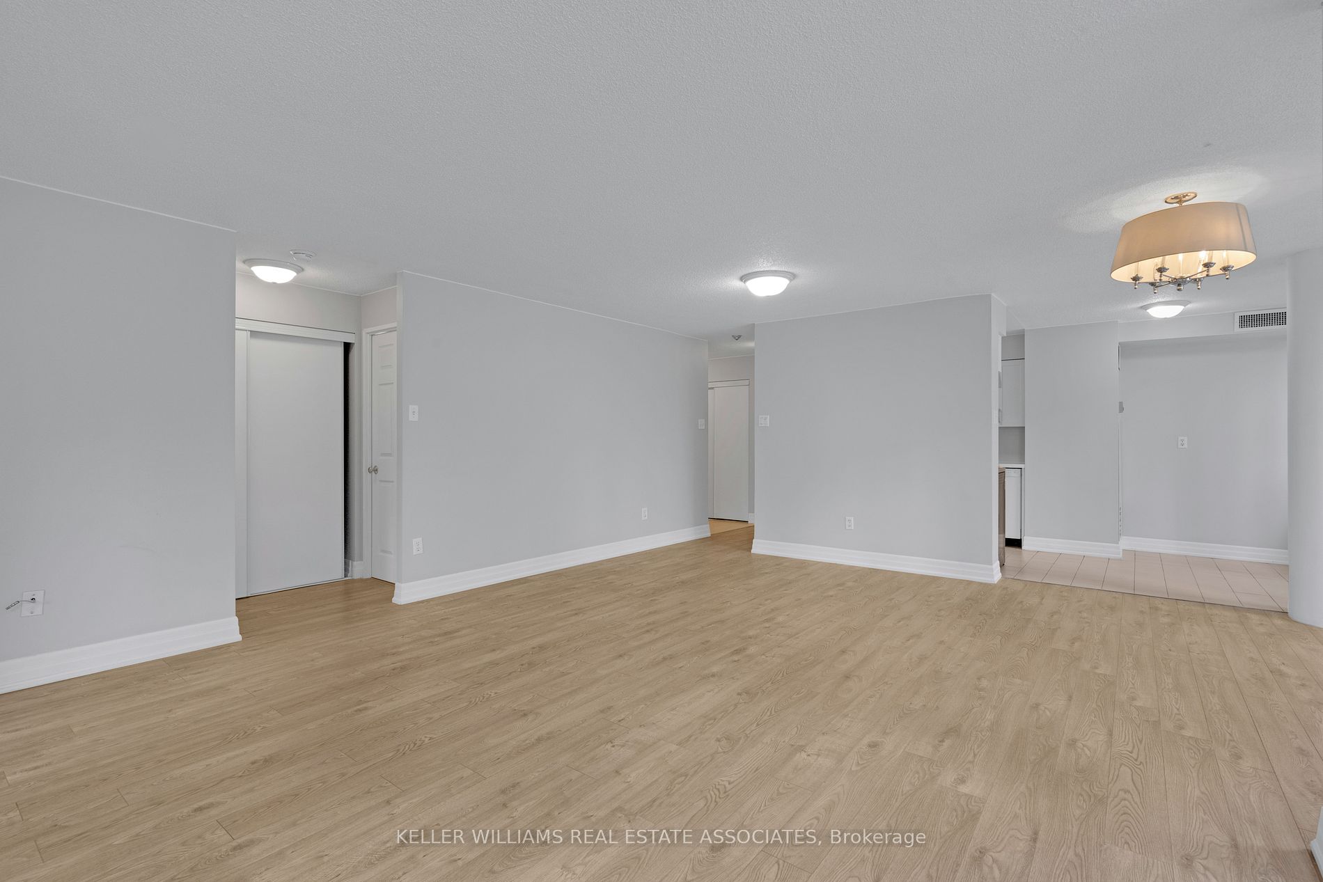 330 Rathburn Road W, #208