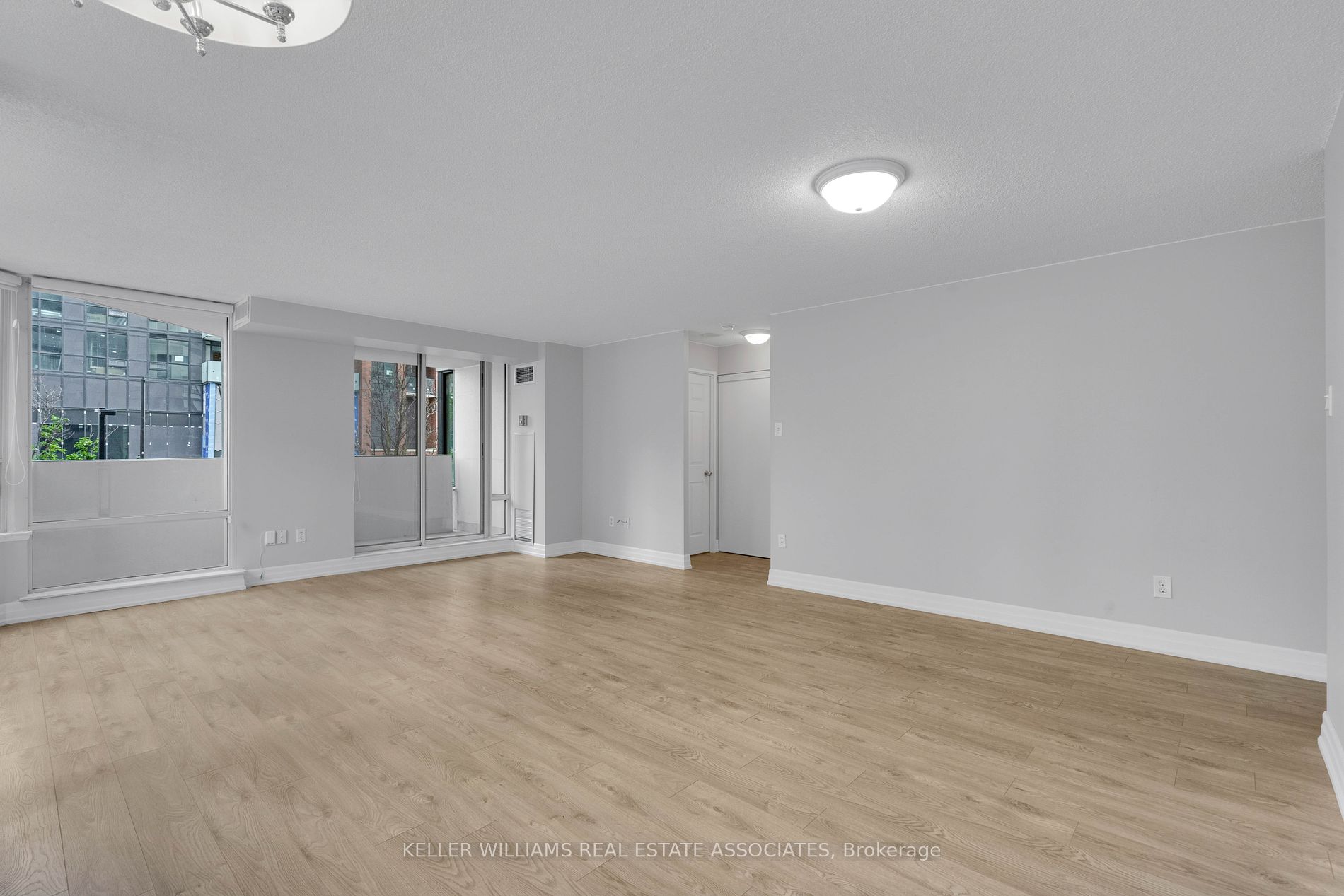 330 Rathburn Road W, #208