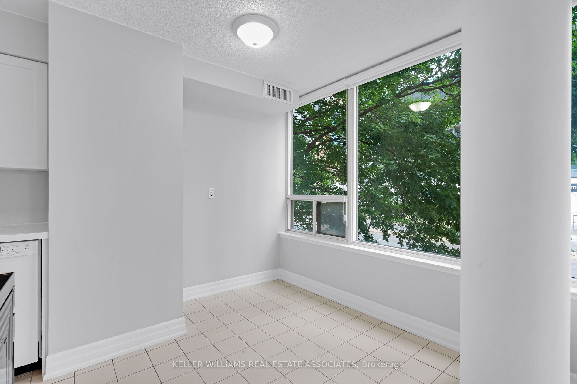 330 Rathburn Road W, #208
