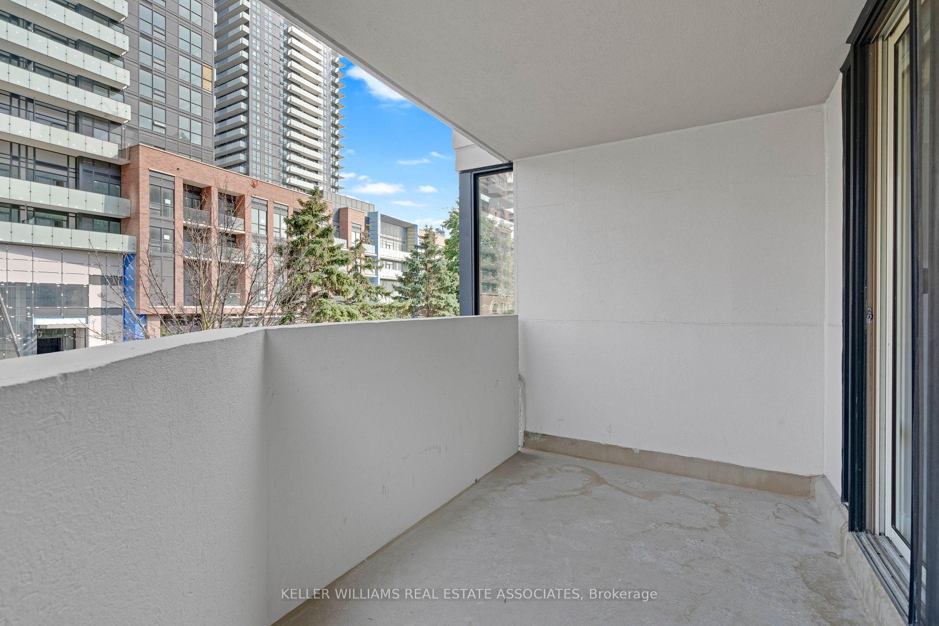 330 Rathburn Road W, #208