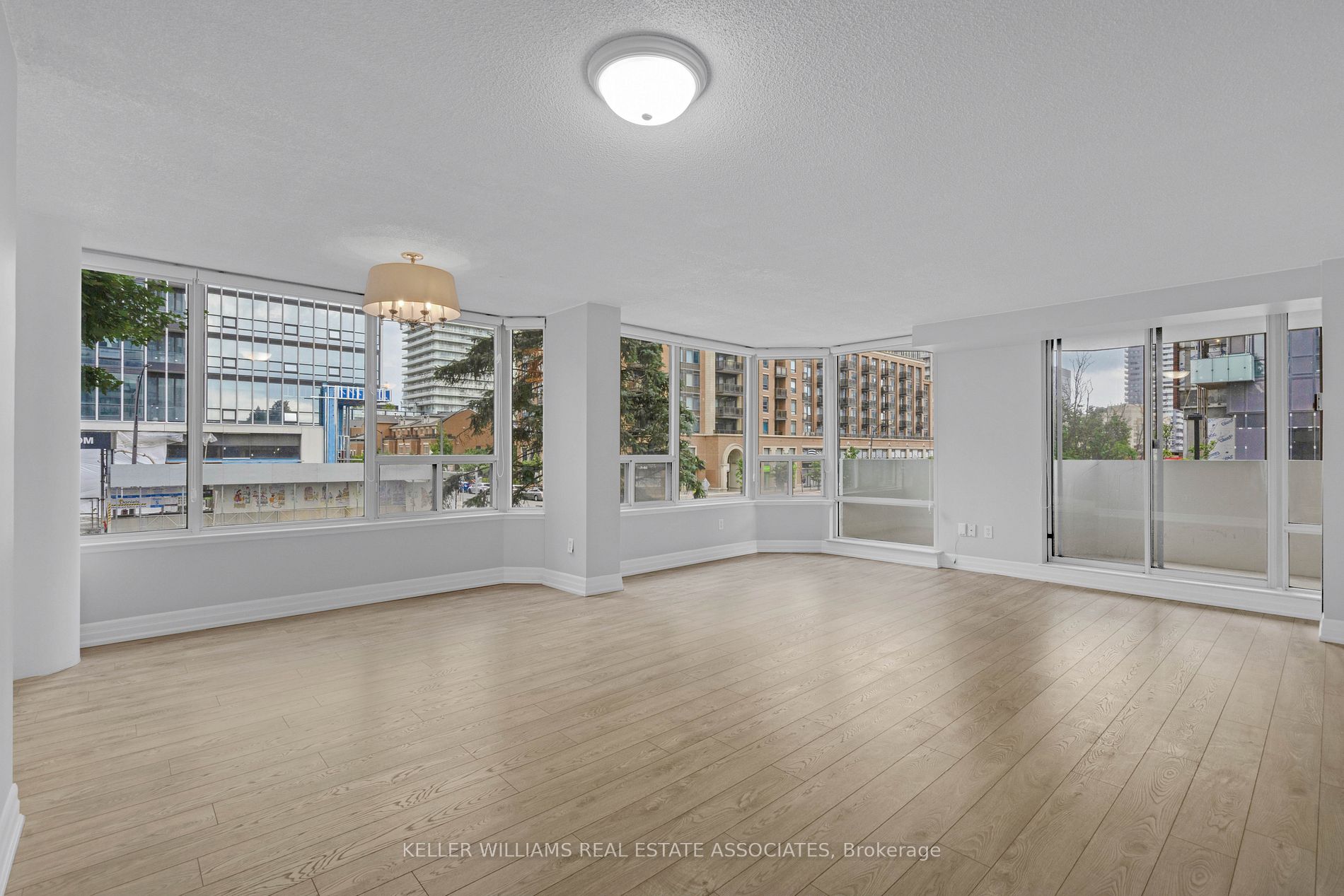 330 Rathburn Road W, #208
