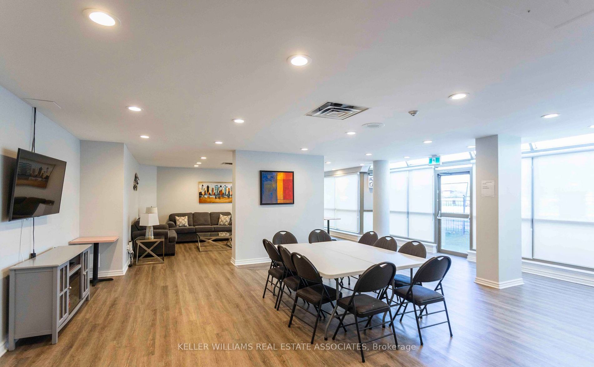 330 Rathburn Road W, #208