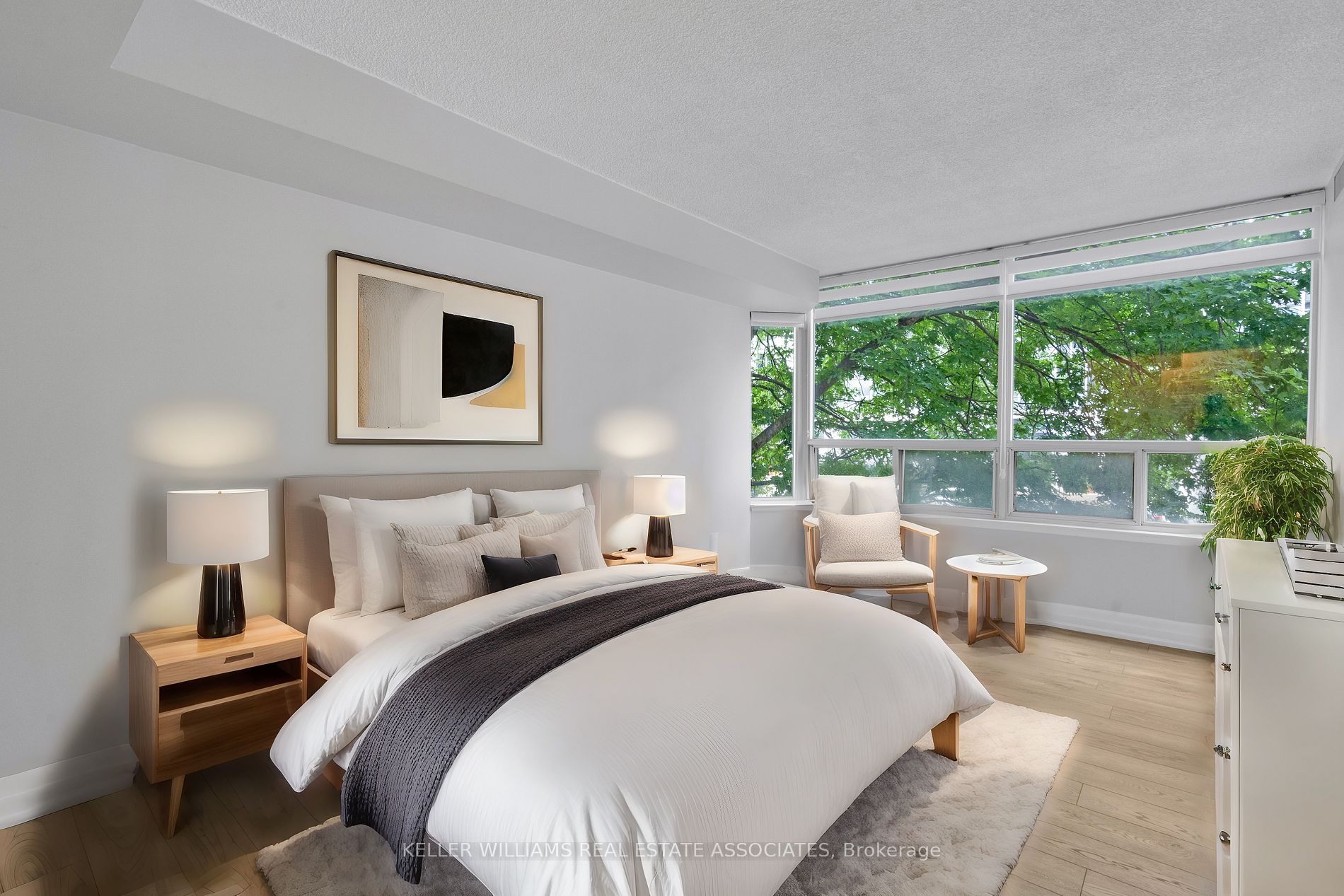 330 Rathburn Road W, #208