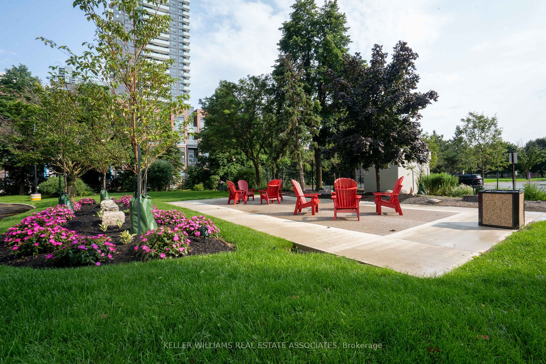 330 Rathburn Road W, #208