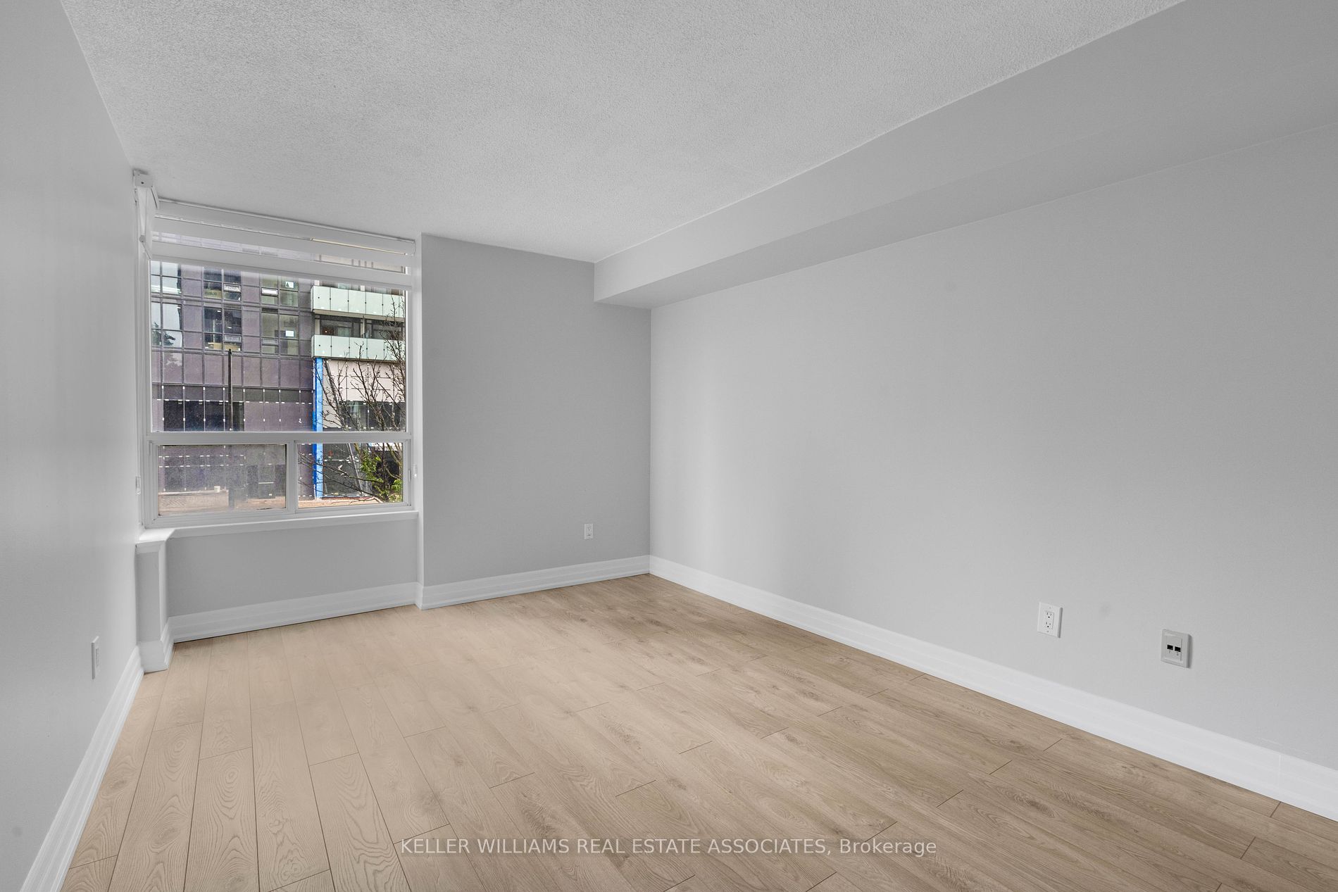 330 Rathburn Road W, #208