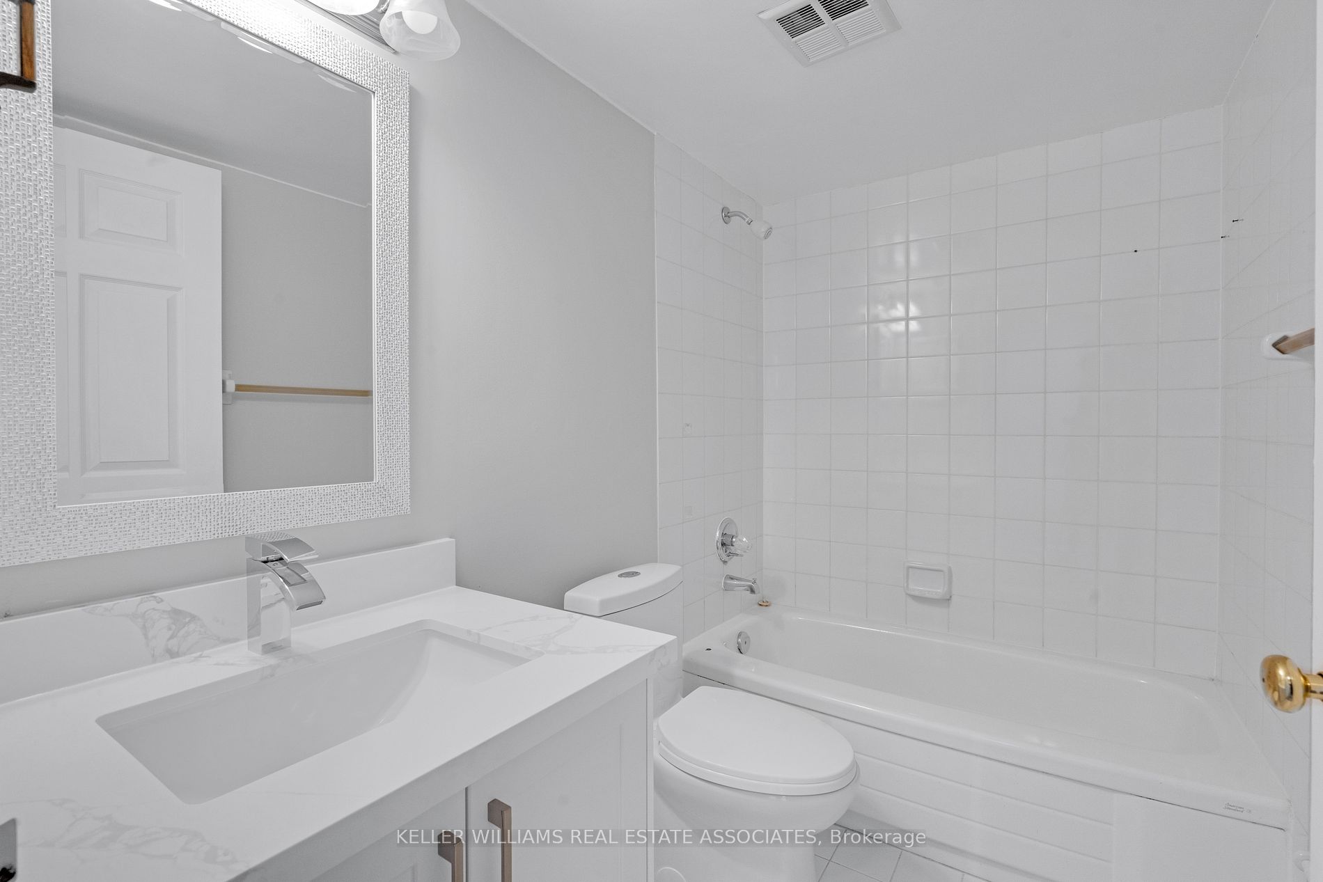 330 Rathburn Road W, #208