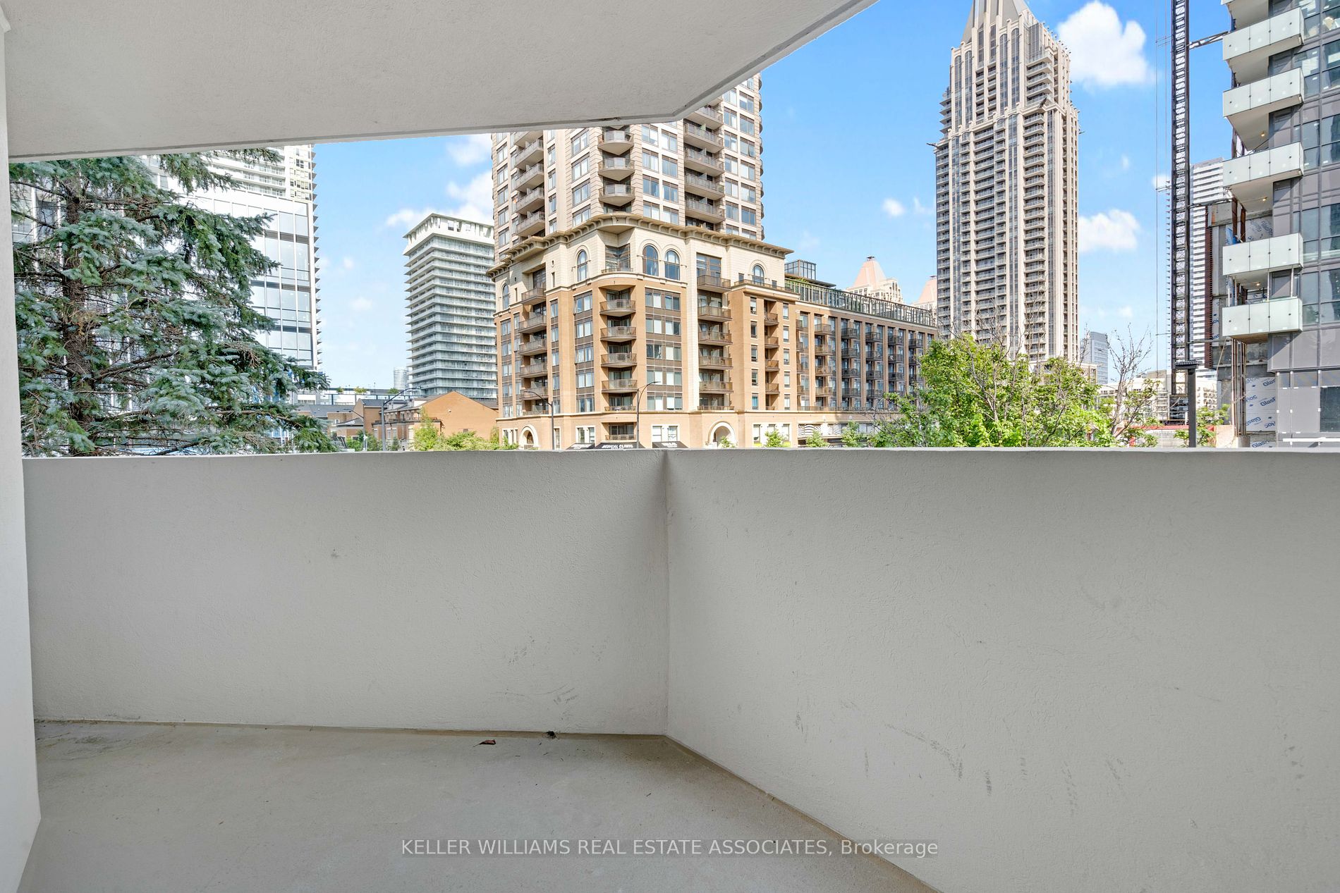 330 Rathburn Road W, #208