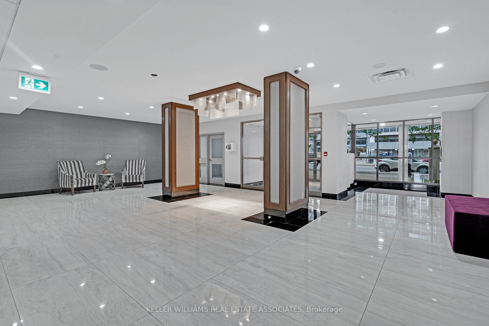 330 Rathburn Road W, #208