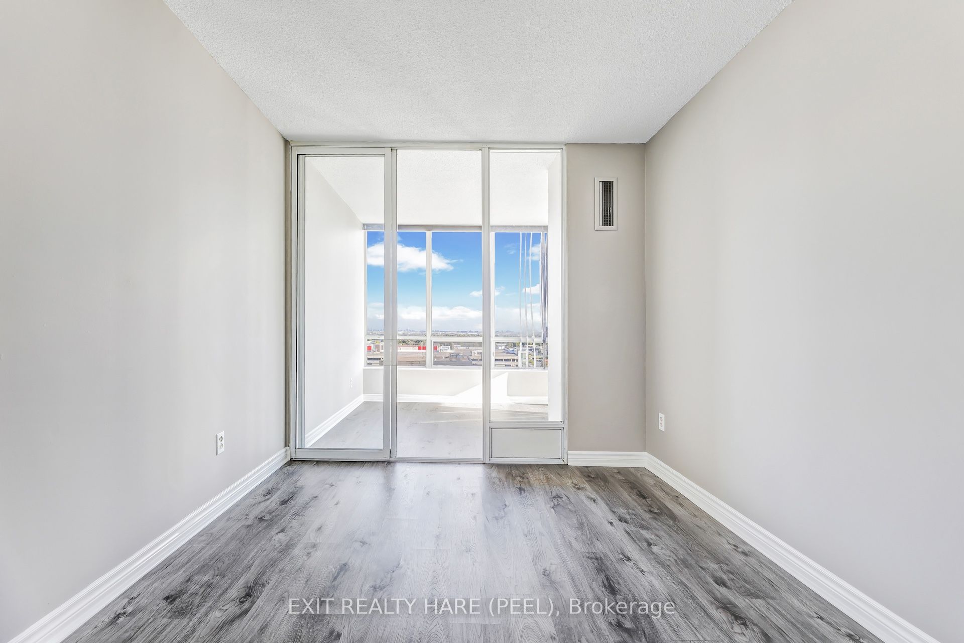 26 Hanover Road, #1002