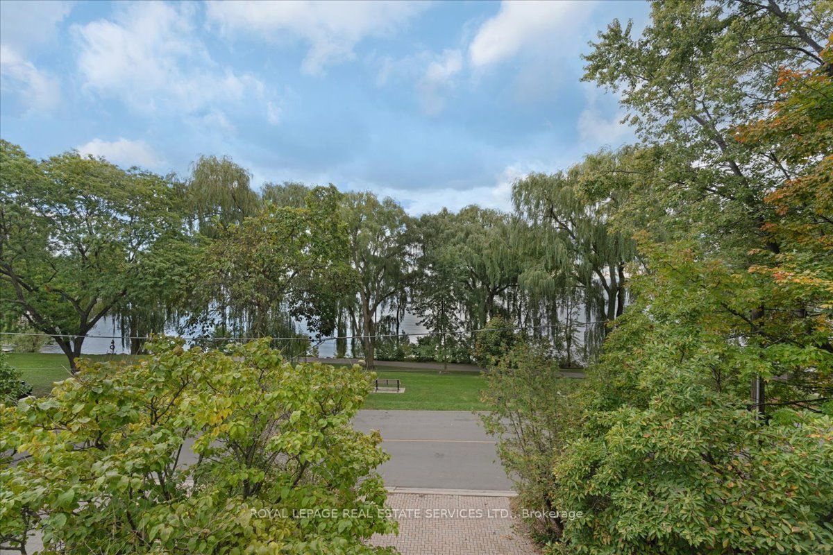 276 Lake Promenade
