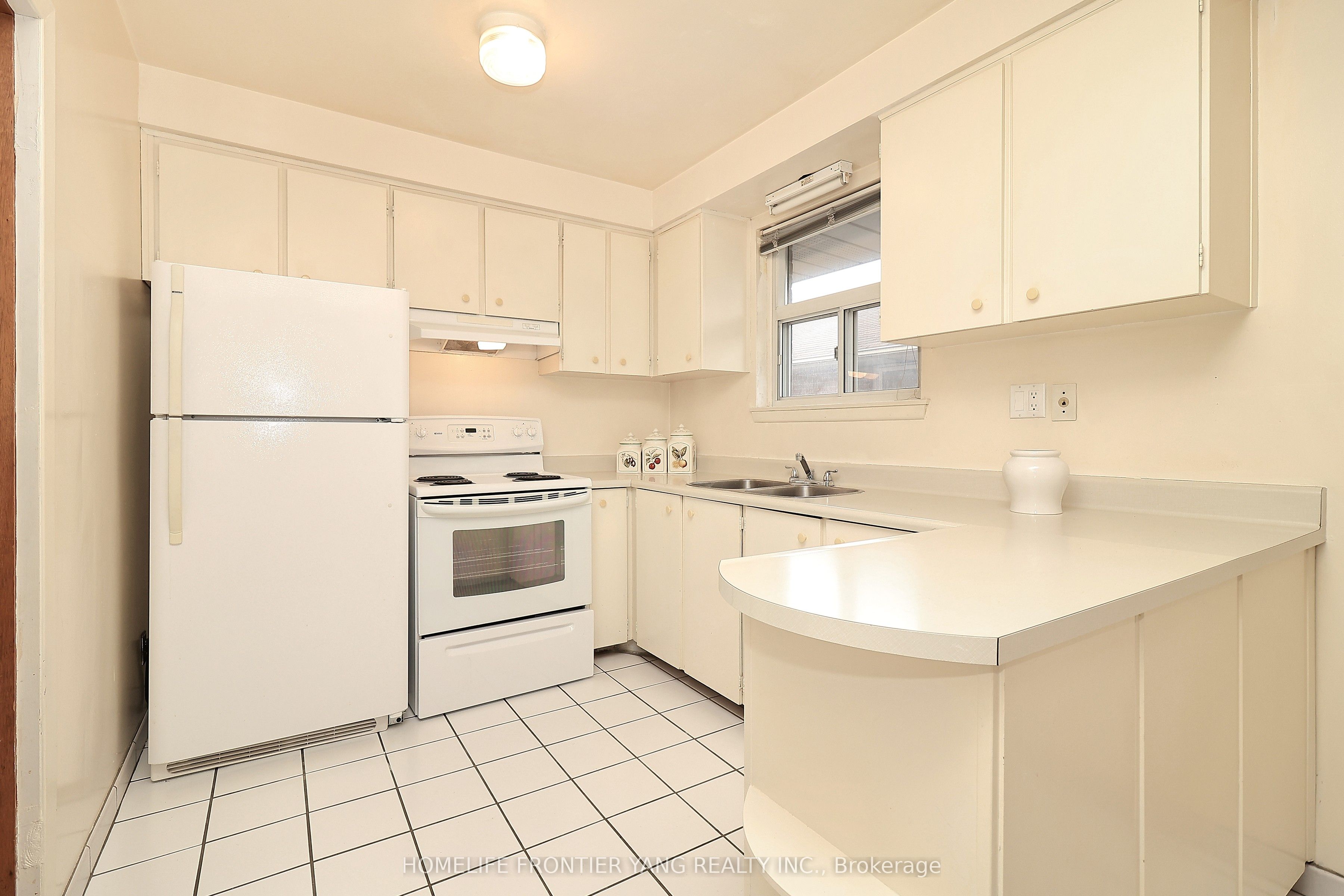 49 Graystone Gardens
